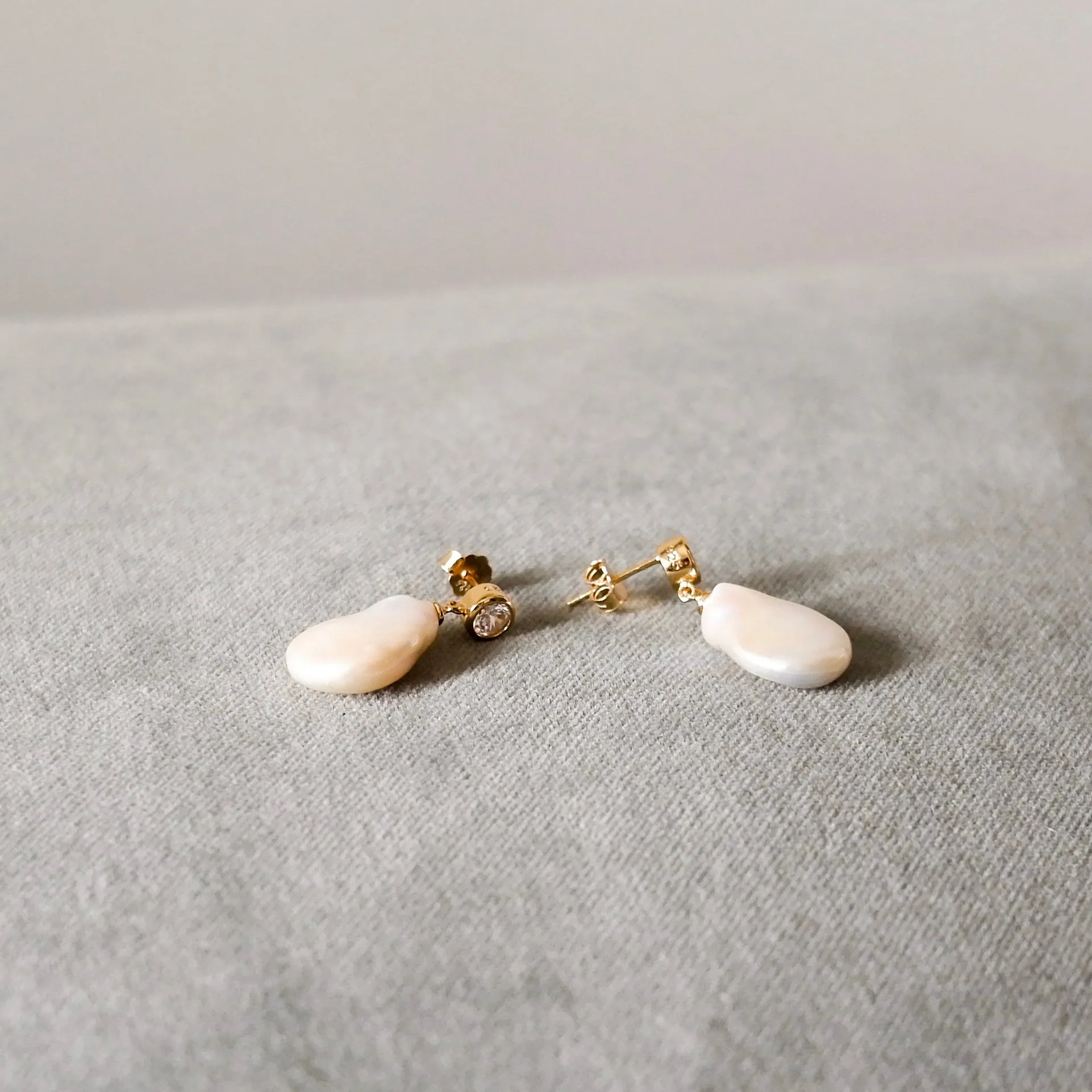 BAROQUE PEARL EARRINGS