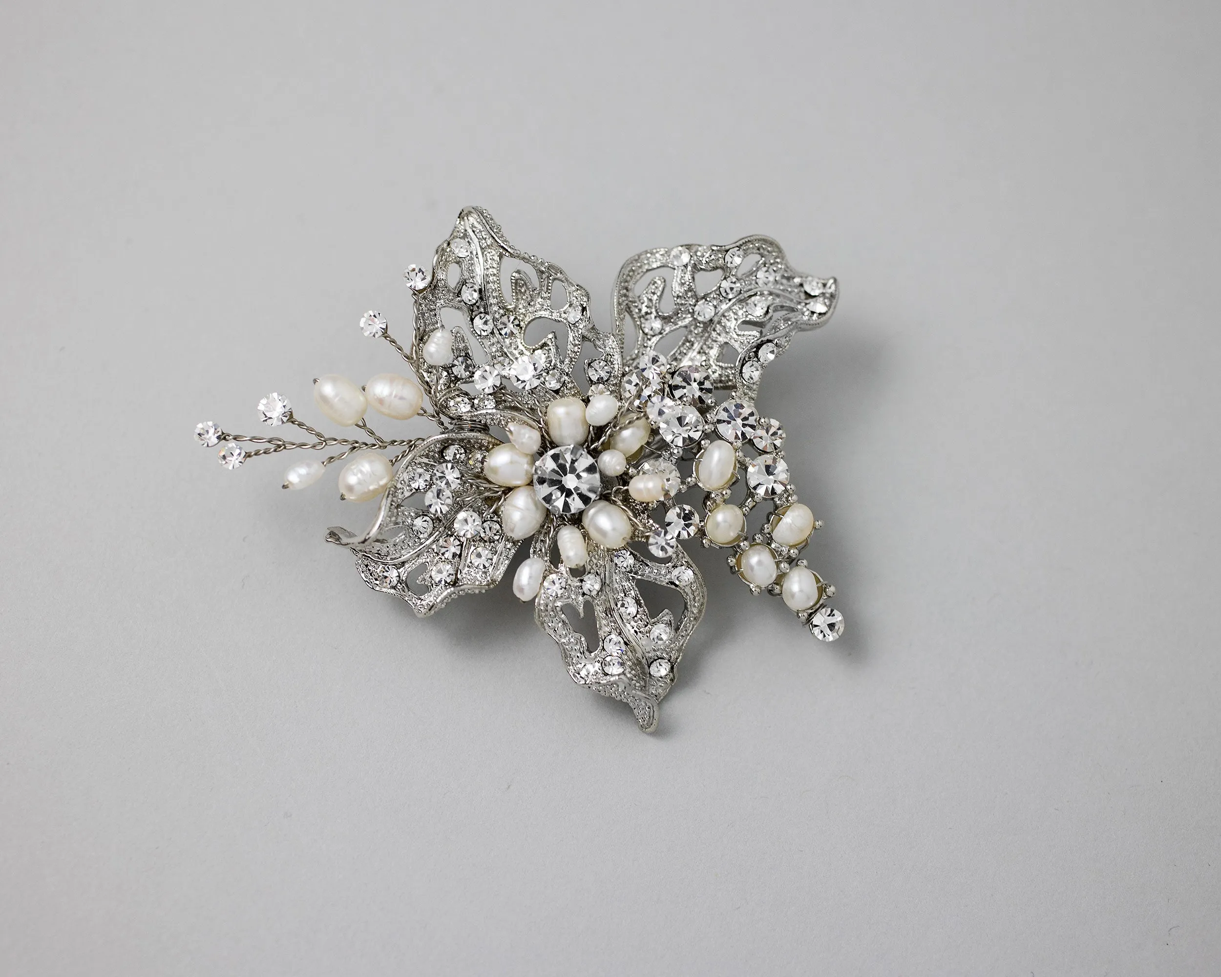 Maximalist Vintage Bridal hair Clip with Pearls