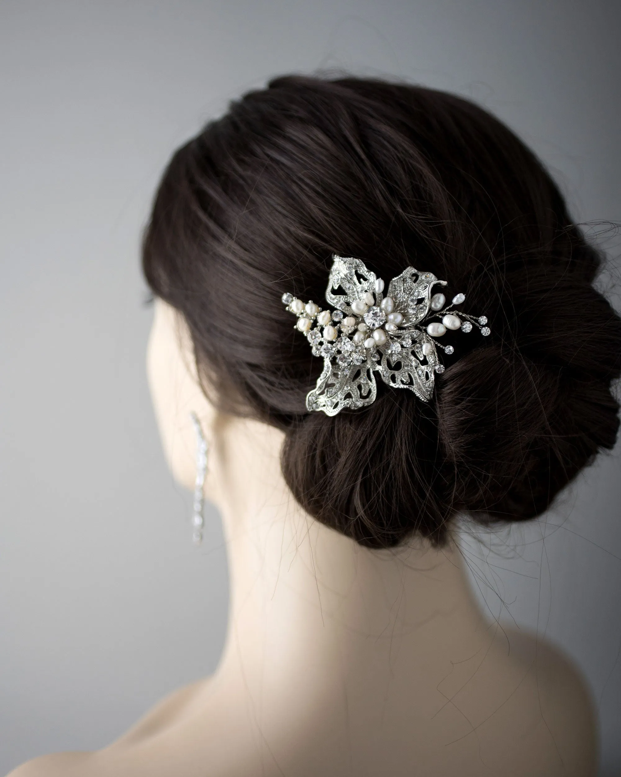 Maximalist Vintage Bridal hair Clip with Pearls