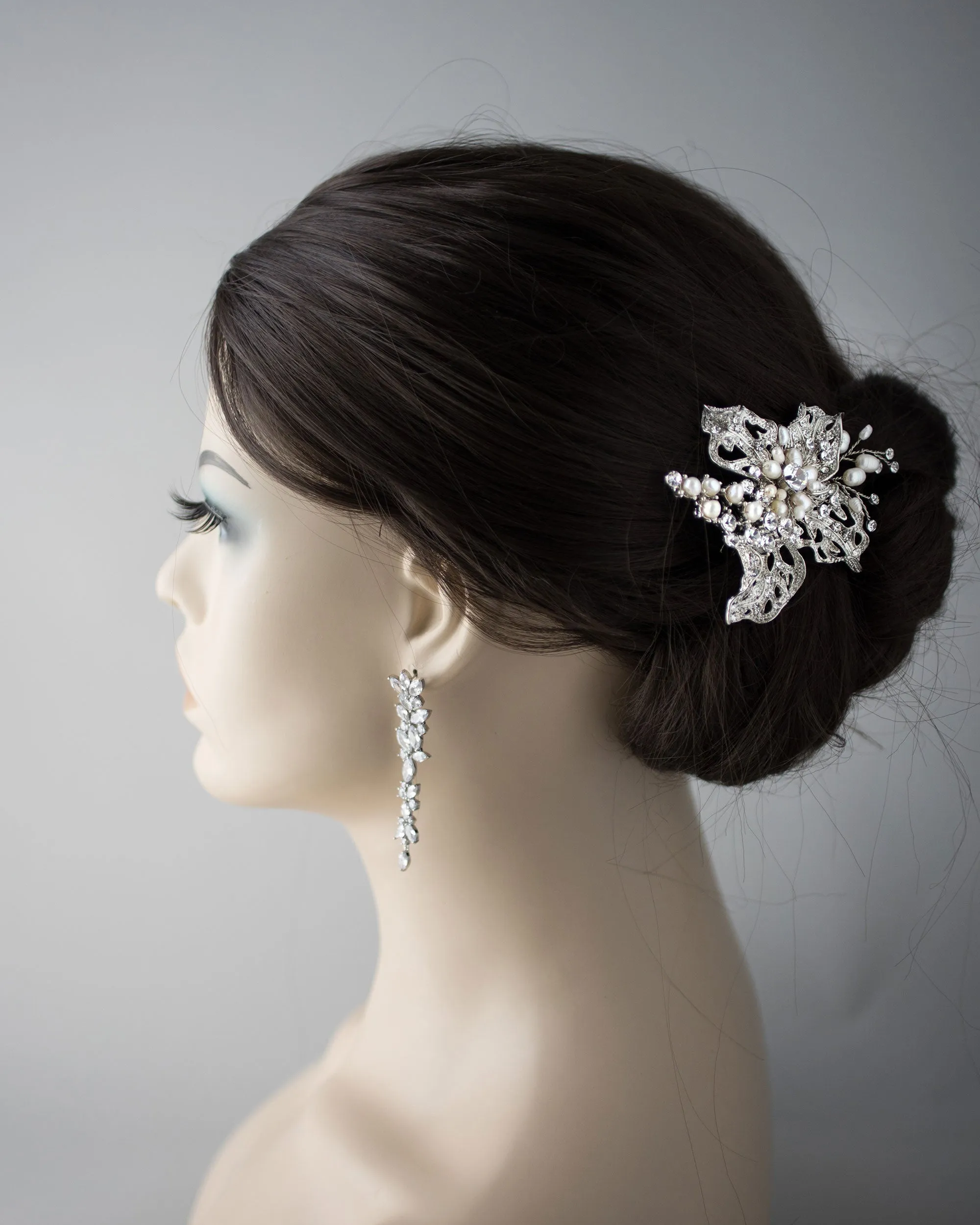 Maximalist Vintage Bridal hair Clip with Pearls